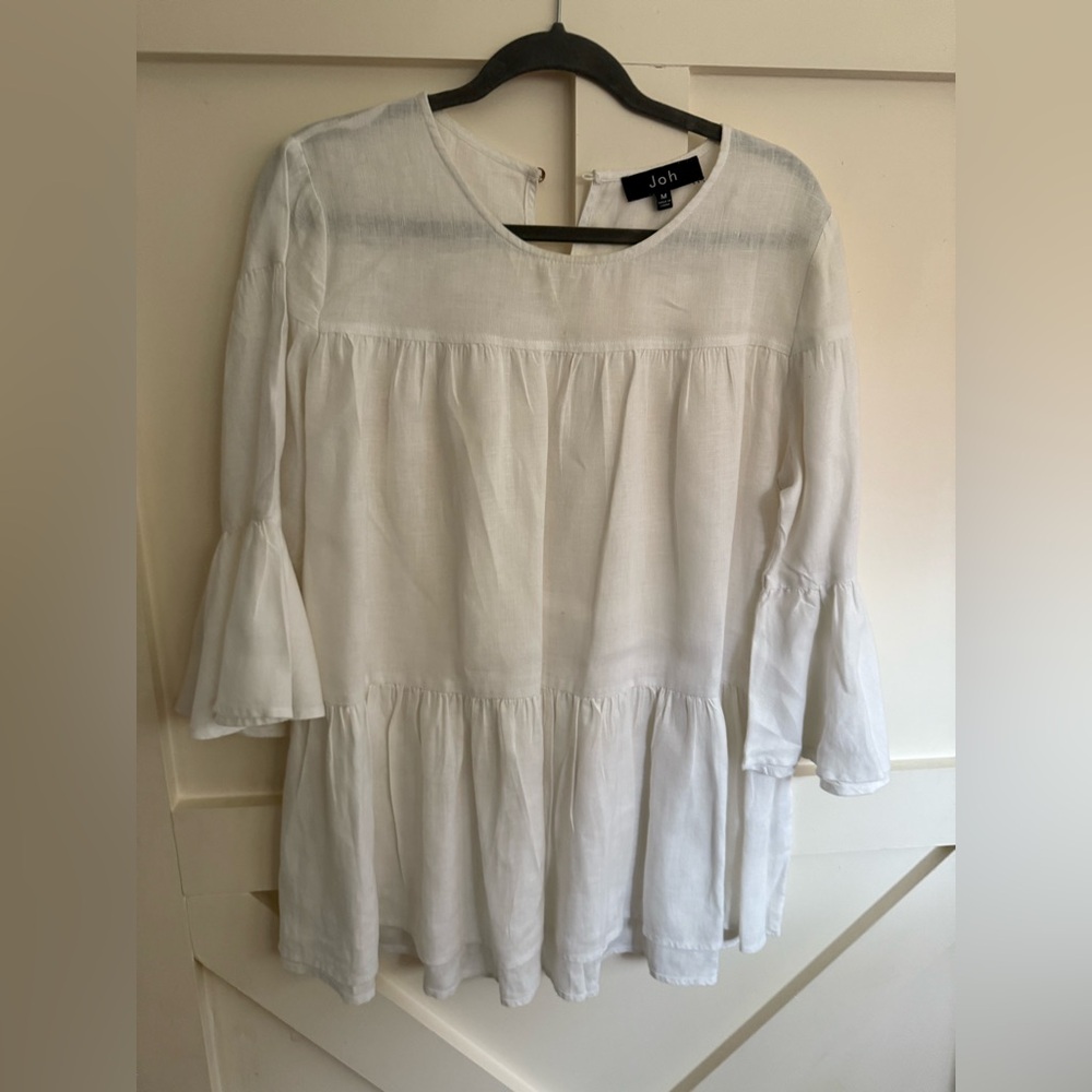 Joh white linen top. Effortless and so easy to wear.